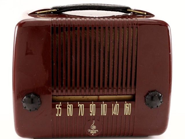 Brown vintage Emerson tabletop radio with a ribbed front grille.