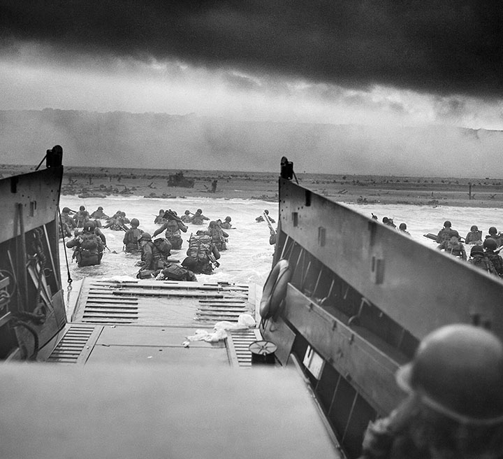 Allied troops and landing craft approaching Omaha Beach during D-Day.