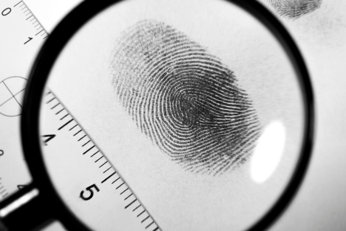 fingerpint and magnifying glass